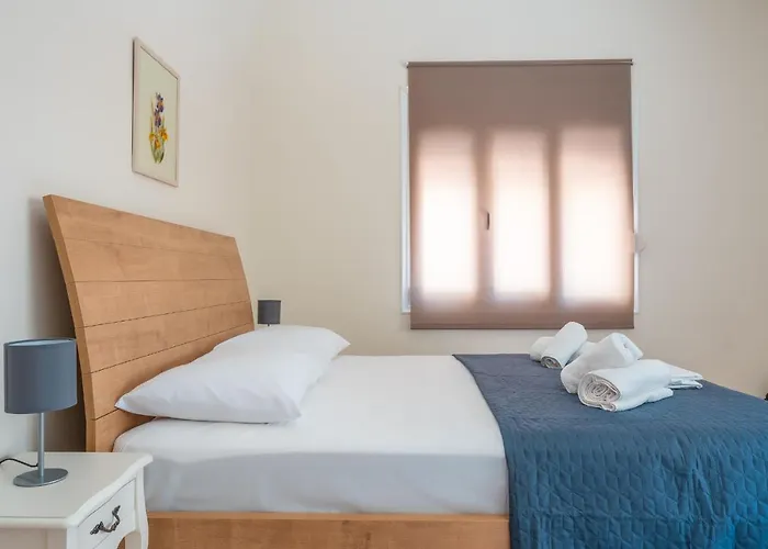 Stylish Central Renovated Apartment