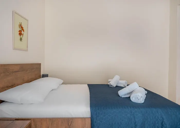 Stylish Central Renovated Apartment